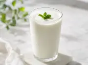 暑い夏にぴったり！材料3つで作れるブルガリアの塩味ヨーグルトドリンク「アイリャン」とは？