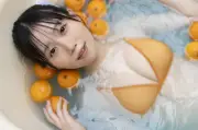 新居歩美、1st写真集『あゆちひとくち』10月23日発売 “甘く刺激的”な魅力を解放