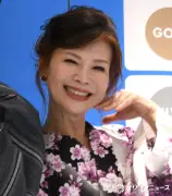 “美容将軍”シルク、推しコスメ紹介「ほうれい線はお肉を止める運動を」