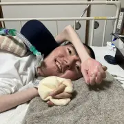 寝たきりでも一人暮らしと執筆を実現、SMAのウッディさん「できることをもがいて探す」