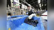 車工場、女性や高齢者も採用へ 人手不足で軽作業ライン拡大