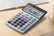 カシオ、5年ぶりデザイン刷新の実務電卓4機種9製品を発表