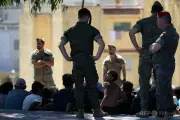 モロッコからスペイン飛び地セウタに数万人の不法移民が押し寄せ、これまでに死者72人、両国政府の発表に隔たり