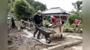 千葉豪雨、ボランティア９００人が復旧活動、外房線１０日ぶり全面再開