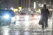 千葉県記録的豪雨で4人死亡、成田空港で6000人超が一夜明かす