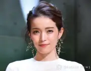 知念里奈、20歳長男がハンガリー国立バレエ団入団を報告「彼にたくさんのハッピーとラッキーがあるよう祈ります」