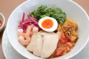 ココスの新作「蒸し鶏と海老のシンガポール風冷やしラクサ」実食レビュー