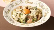 ココス、9月に「トリュフ香るサーモンときのこのクリーム月見パスタ」販売