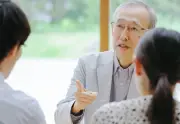 認知症のサイン？親の言葉の変化に気づいたら確認すべき会話の特徴