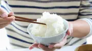 糖尿病専門医が白米、ラーメン、甘いお菓子を食べた後に勧める「12秒の運動」　血糖値スパイクを防ぐ対策3選