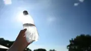 水分補給だけでは熱中症は防げない…医師が指摘する「水を飲めば大丈夫」という危険な思い込み