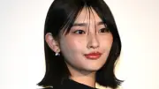 佐月絵美、ウイカの後はしゃべりにくい… スカートくり抜き衣装で登場