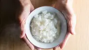 実は「糖質は敵」「油は悪」と考える人ほどヨボヨボ老後を招く…専門家が指摘する「極端な食事制限のリスク」