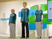 ファミマ、10年ぶり新ユニフォーム発表 コンビニ業界初のTシャツ型、髪色制限も撤廃