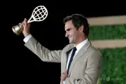 フェデラー氏が国際テニス殿堂入り、涙のスピーチで感謝伝える
