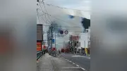 川棚町で解体中の木造建物が燃え、４棟全焼　けが人なし