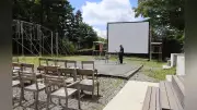 山中湖に「森のシネマ」オープン、富士山麓で自然の中で映画を
