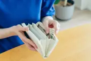 元銀行員が明かす「お金のプロがしないこと」前編 預金オンリーやポイント買いに要注意