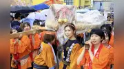 御殿場わらじ祭り 大わらじ担いで行進 雨の中、伝統受け継ぐ