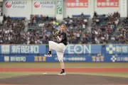 後藤真希、ZOZOマリンでセレモニアルピッチ ワンバウンドも自己採点510点