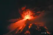 グアテマラでフエゴ山噴火、オレンジ警報発令し避難開始