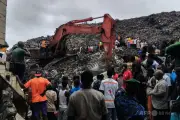 ギニア首都郊外でごみ山崩落、住宅直撃し30人死亡 大雨影響