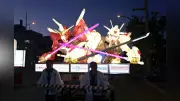 青森ねぶた祭にガンダム出陣！初参加でビームサーベル構える