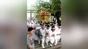 函館八幡宮例大祭で「石段かけのぼり」、２トンみこしが１３４段を駆け上る
