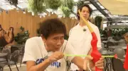 浜田雅功と山下智久が神戸巡り、豚まん名店や動物園を満喫