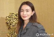 長谷川京子、胸元ギリギリのVネックに自信「見て触って欲しいなあ」絶賛の声