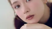 畑芽育、『美的』10月号で深色リップ秋メイク披露 笹本恭平氏とタッグ