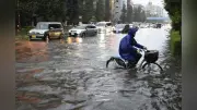 前線の影響で東京都と埼玉県で猛烈な雨、道路冠水も