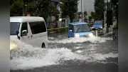 都心で猛烈な雨、板橋区で1時間120ミリ超 道路冠水相次ぐ