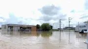千葉の大雨でスーパーやコンビニ一部休業、帰宅困難者も
