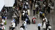 千葉大雨で8人死亡、成田空港で約7000人が足止め、避難指示40万人超