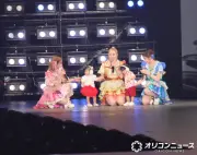 ヘラヘラ三銃士・ありしゃん、ドームで双子と共演「記念に…」観客と写真撮影【関コレ】