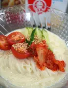 ヒガシマル社員激推し！豆乳×うどんスープで作る韓国風「コングクス」そうめんレシピ