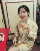 桜井日奈子、ビール片手に満面の笑み カレンダー先行カット＆豪華イベント解禁