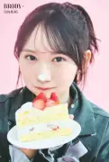 日向坂46藤嶌果歩、『BRODY』表紙で“激甘”グラビア披露「あざとかわいい」と話題
