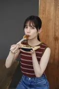 日向坂46小坂菜緒、故郷・大阪でリラックスした姿 “こさかなと帰ろう！”グラビア