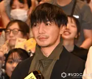 成宮寛貴、10年ぶり映画出演で舞台あいさつ登壇 ぎっくり腰寸前も1億円持って走る