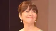 岩崎宏美、長男＆次男との“顔出し”親子3ショット公開に反響「お2人共にイケメン」「そっくり」