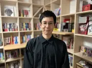 『情熱大陸』にホラー作家・背筋が登場、顔出しテレビ出演で素顔に迫る