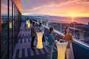 星野リゾート、残暑を涼やかに過ごす「夕暮れ時を楽しむ」催しとブランドコラボ企画を開催