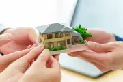 住宅ローン借入額、30.3%が「無理なく返済できる」と回答 不安抱える声も44.2%