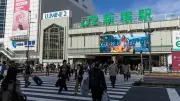 新宿まで30分なのに住宅価格が3000万円違う…最強コスパの路線は？
