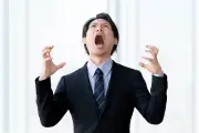 「自分だけが大変」と思う人の特徴と対処法とは？職場での上手な接し方を解説