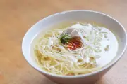 一蘭「太宰府梅ラーメン」発売、和風だし×梅の冷やしラーメン
