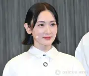 乃木坂46元1期生・生駒里奈、写真集『ルリカケス』で「ラスト」宣言