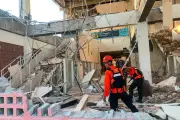 インドネシア地震、死者20人に 数千人避難、救助活動続く